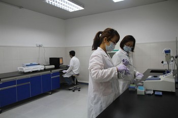 参观黄山中天华康亲子鉴定中心实验室 29